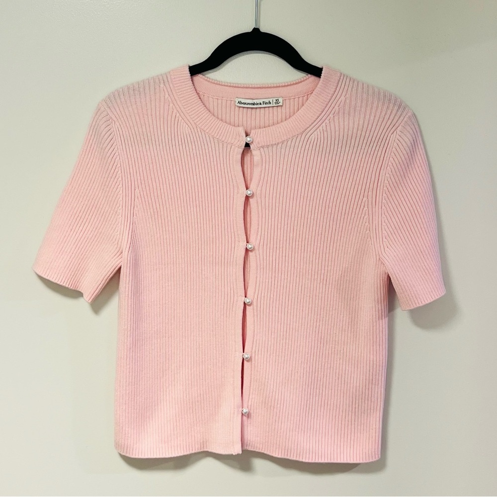 Abercrombie Short Sleeve Ribbed Cardigan with Pearl Details | XS, Light Pink